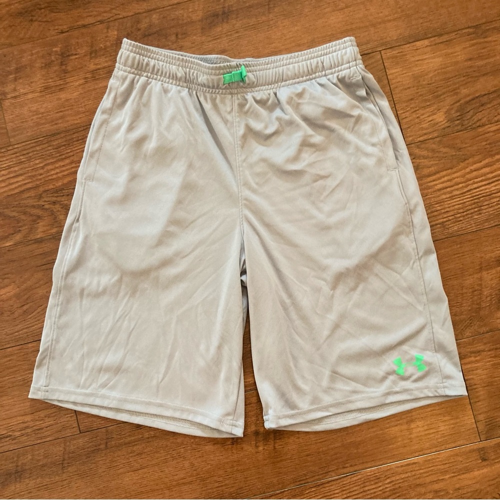 Gray Under Armour Shorts Youth Boys Size YXL Athletic Wear